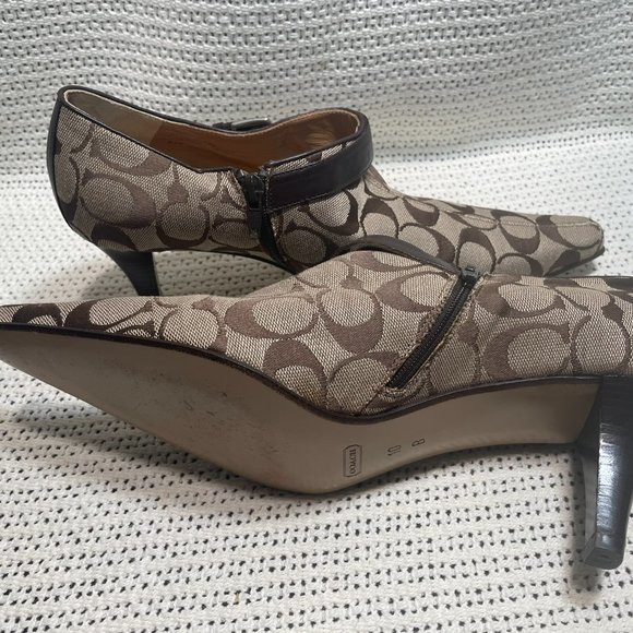 Coach Signature Logo Heels - Picture 4 of 8